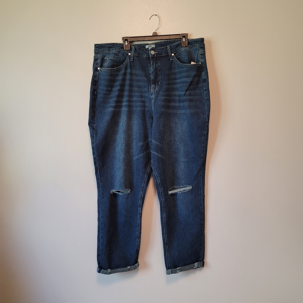 BP High Rise Mom Jean Dark Wash Distressed 18